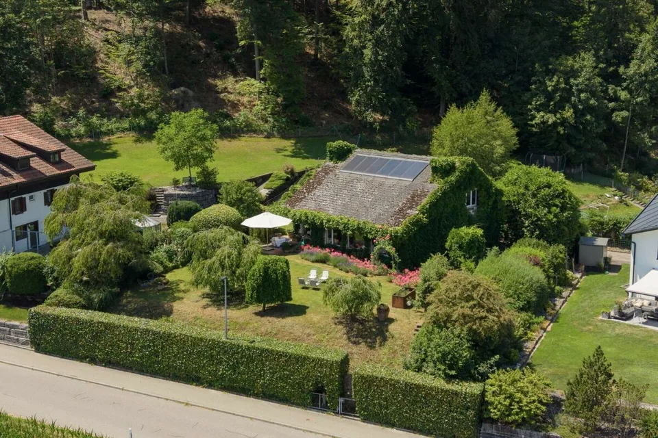 Freistehendes Einfamilienhaus mit See- und Fernsicht auf exklusiver Baulandparzelle