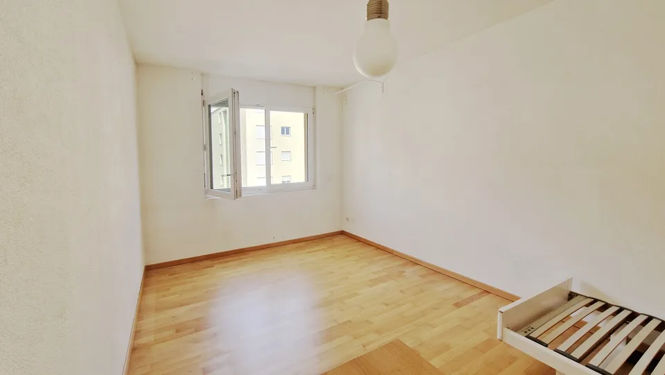 Schönes 3,5-Zimmer-Wohnung in Wohngebiet mit überdachter Panoramaterrasse.