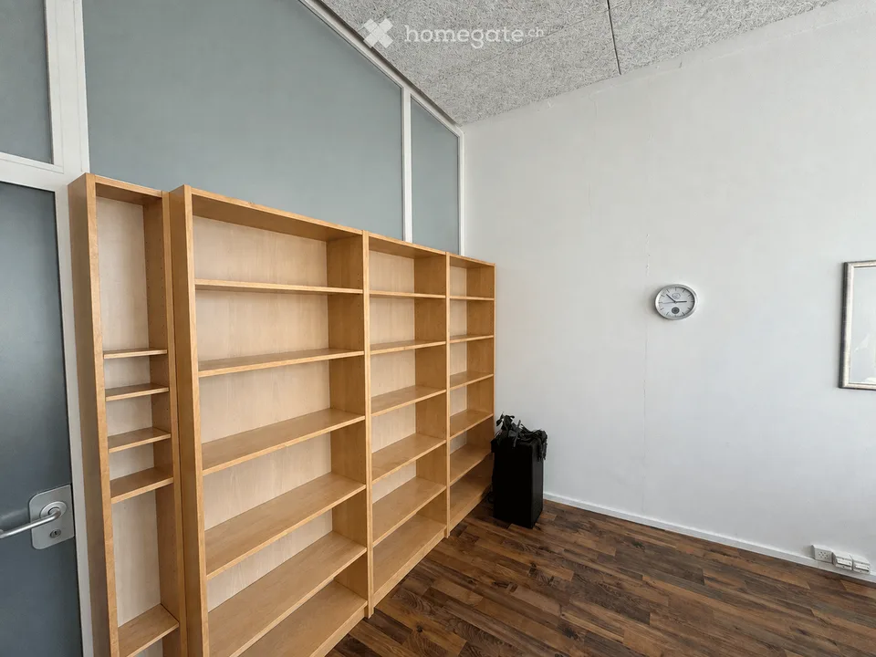 Helles Büro an der Bahnhofstrasse in Erlenbach