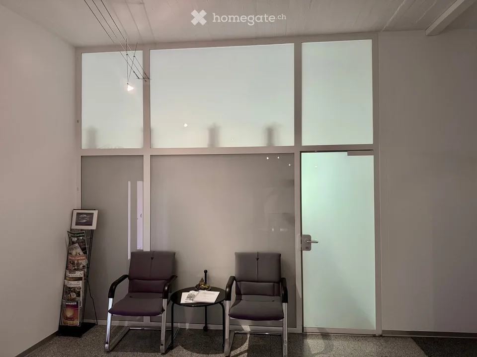 Helles Büro an der Bahnhofstrasse in Erlenbach