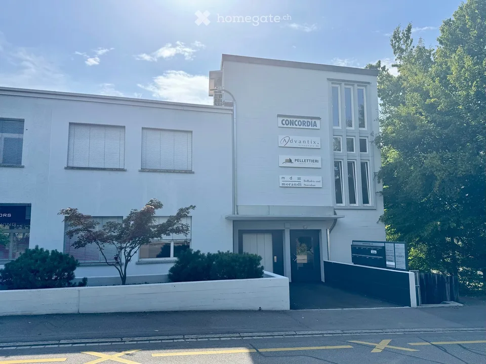 Helles Büro an der Bahnhofstrasse in Erlenbach