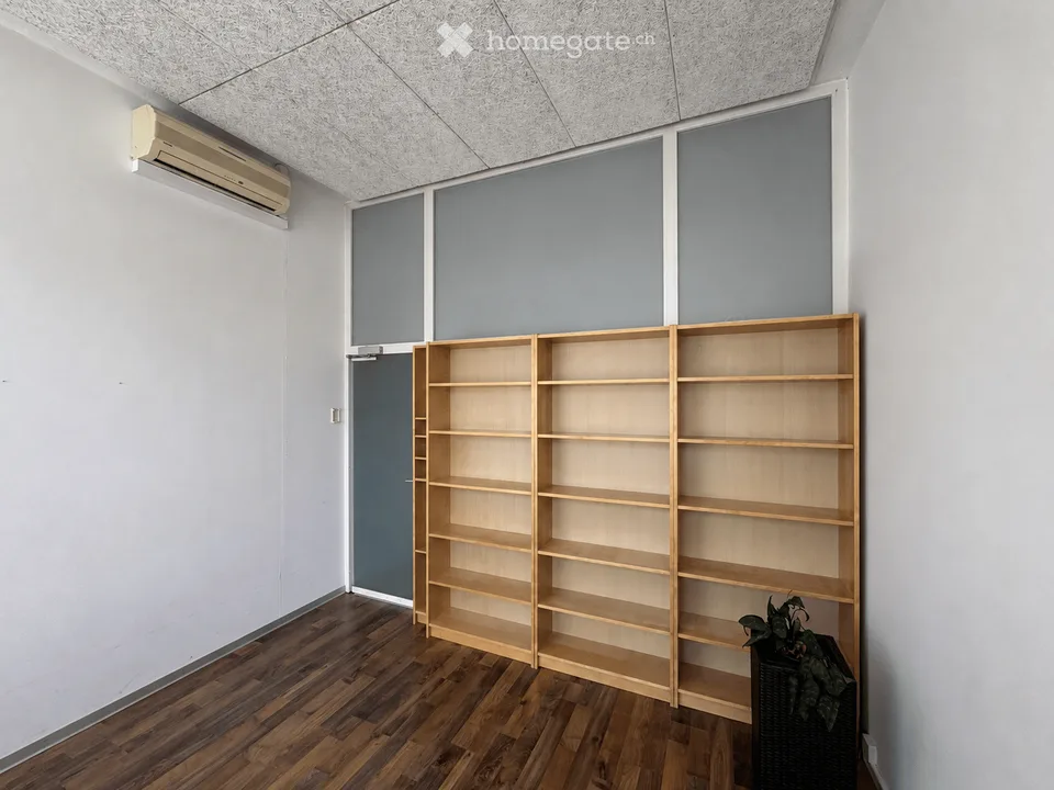 Helles Büro an der Bahnhofstrasse in Erlenbach