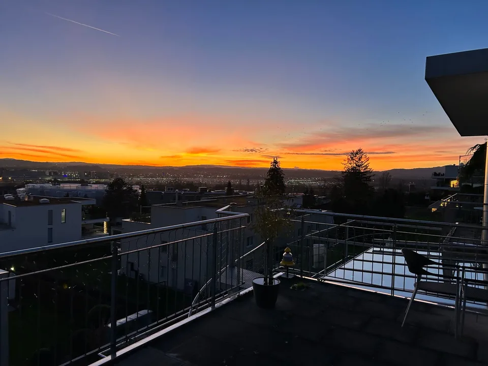 Helles und grosszügiges WG-Zimmer mit wunderschöner Aussicht