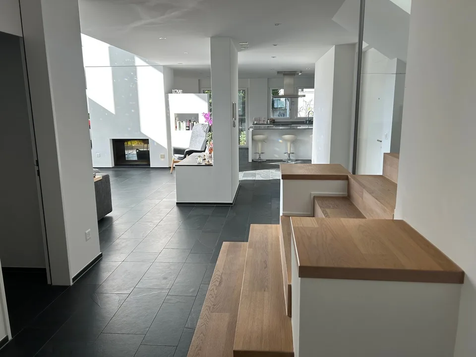 Helles und grosszügiges WG-Zimmer mit wunderschöner Aussicht
