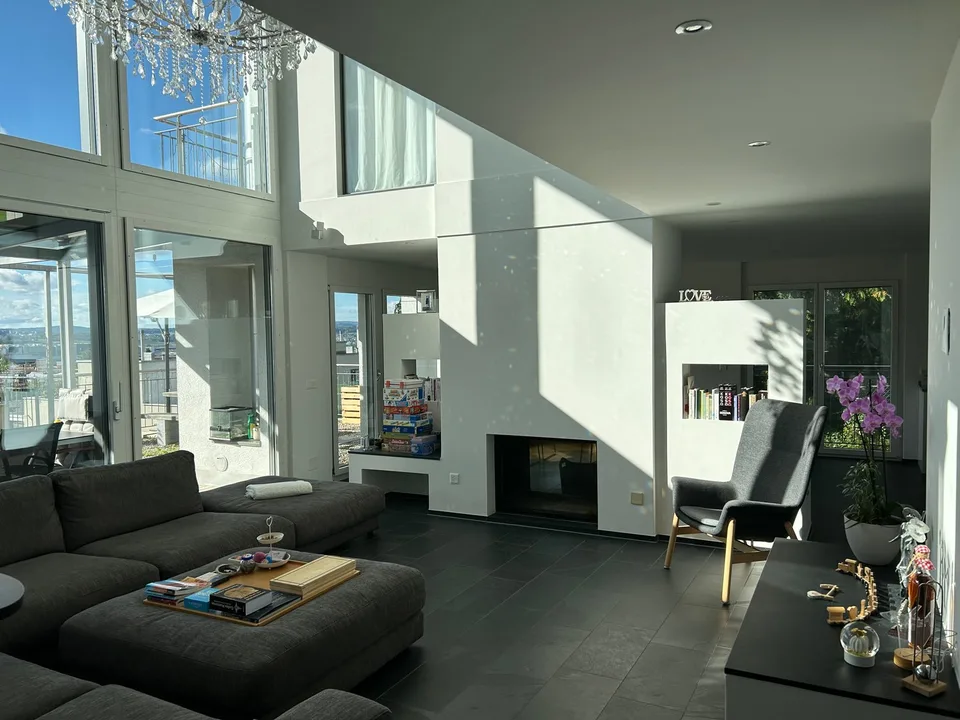Helles und grosszügiges WG-Zimmer mit wunderschöner Aussicht