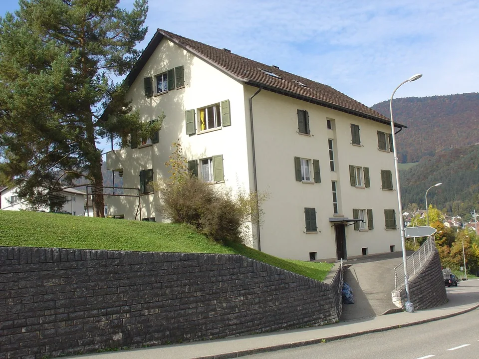 Appartamento situato in un piccolo edificio di 3 piani.