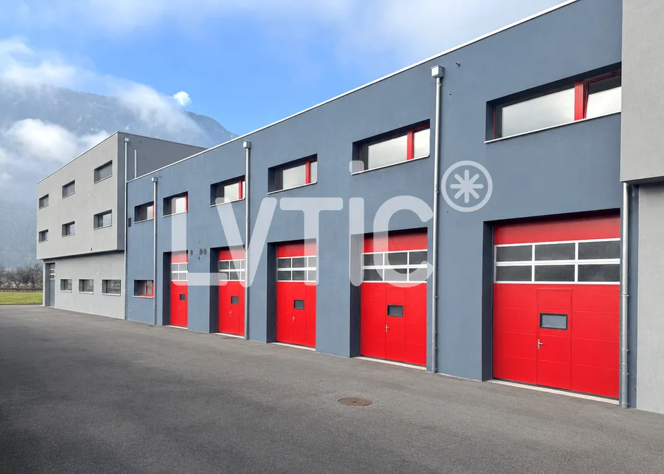 Bâtiment industriel, ateliers, bureaux de 2113 m2 à vendre à Collombey