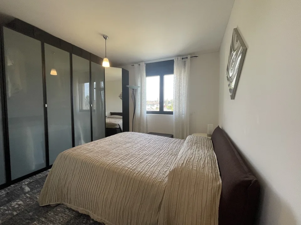 Elegant 4.5-room apartment on the top floor with two parking spaces
