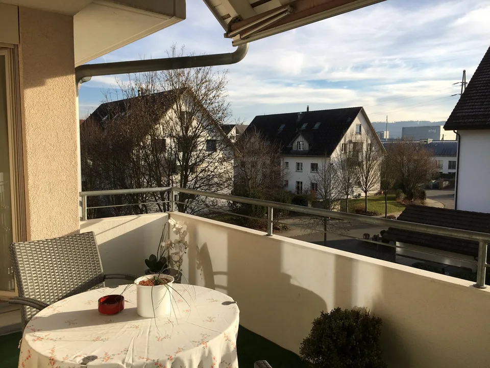 Furnished 2.5-room apartment - balcony, private laundry room, elevator - in Buchs Zürich