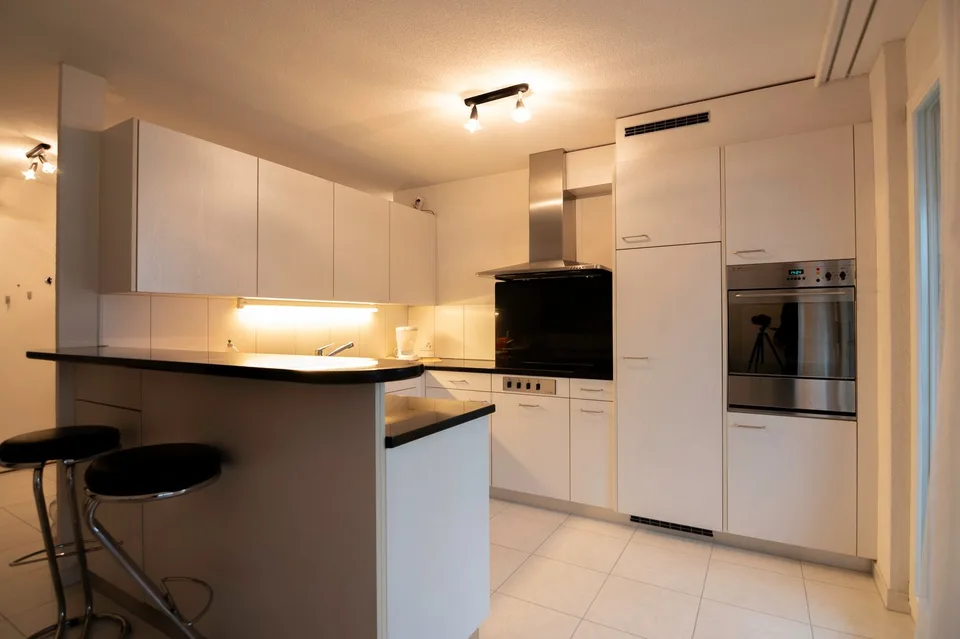 Möblierte 2.5-Zimmer- Wohnung - Balkon, eigene Waschraum, Lift - in Buchs Zürich
