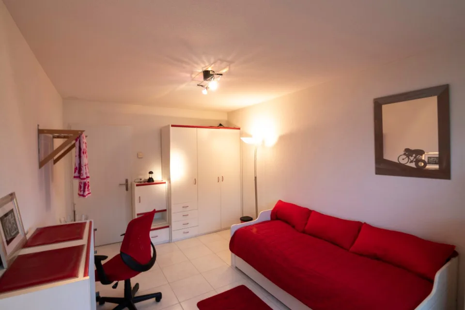 Furnished 2.5-room apartment - balcony, private laundry room, elevator - in Buchs Zürich