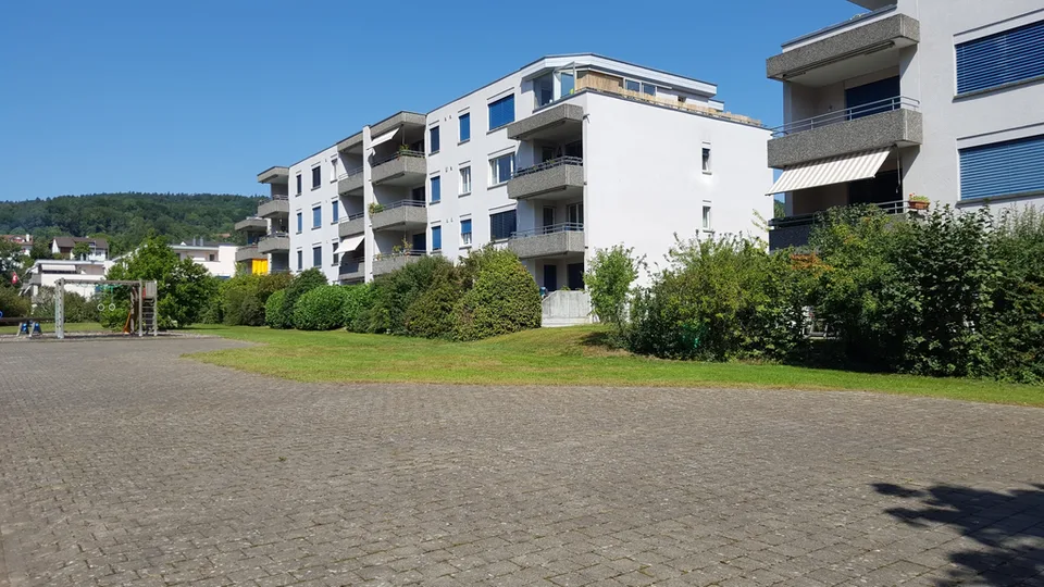 FAMILIENWOHNUNG IN RUHIGER UMGEBUNG