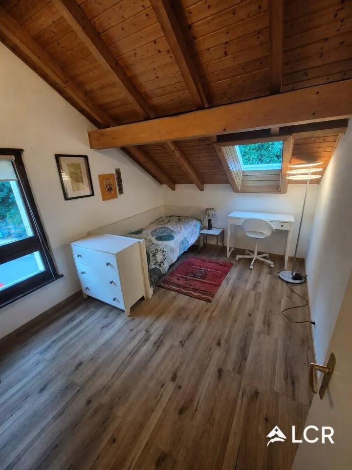 Bello appartamento di 5.5 locali arredato 4 camere da letto / 2 bagni / 1 terrazza / 3 posti auto