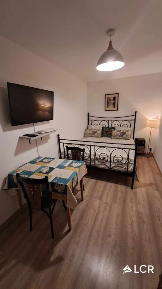 Bello appartamento di 5.5 locali arredato 4 camere da letto / 2 bagni / 1 terrazza / 3 posti auto