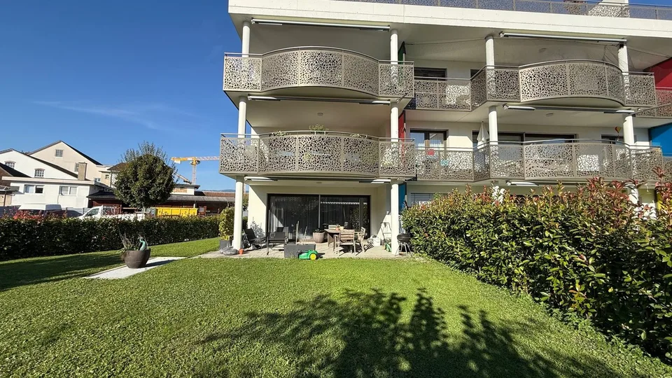 Modern 4.5-room garden apartment (118 m²) with 305 m² private garden