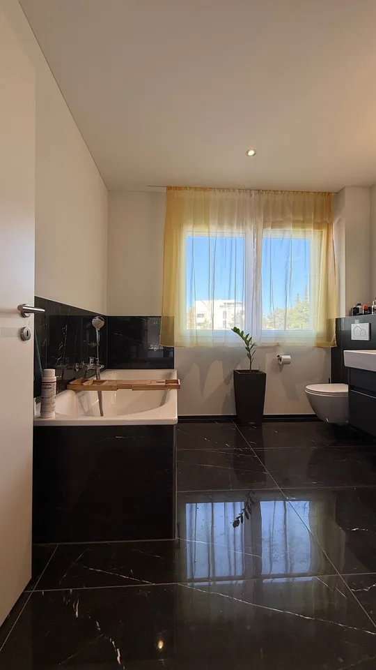 Modern 4.5-room garden apartment (118 m²) with 305 m² private garden