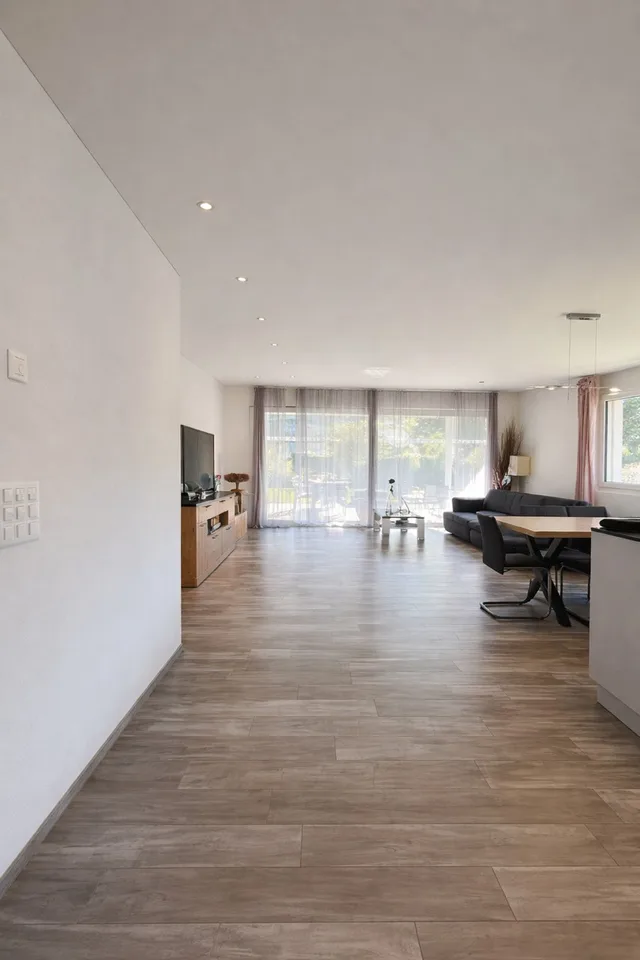 Modern 4.5-room garden apartment (118 m²) with 305 m² private garden