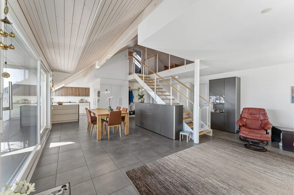 Helle 4.5-Zimmer-Maisonette-Wohnung mit grosszügigem Balkon