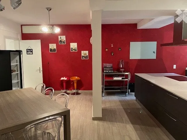 Affittasi Locale con Cucina Professionale
