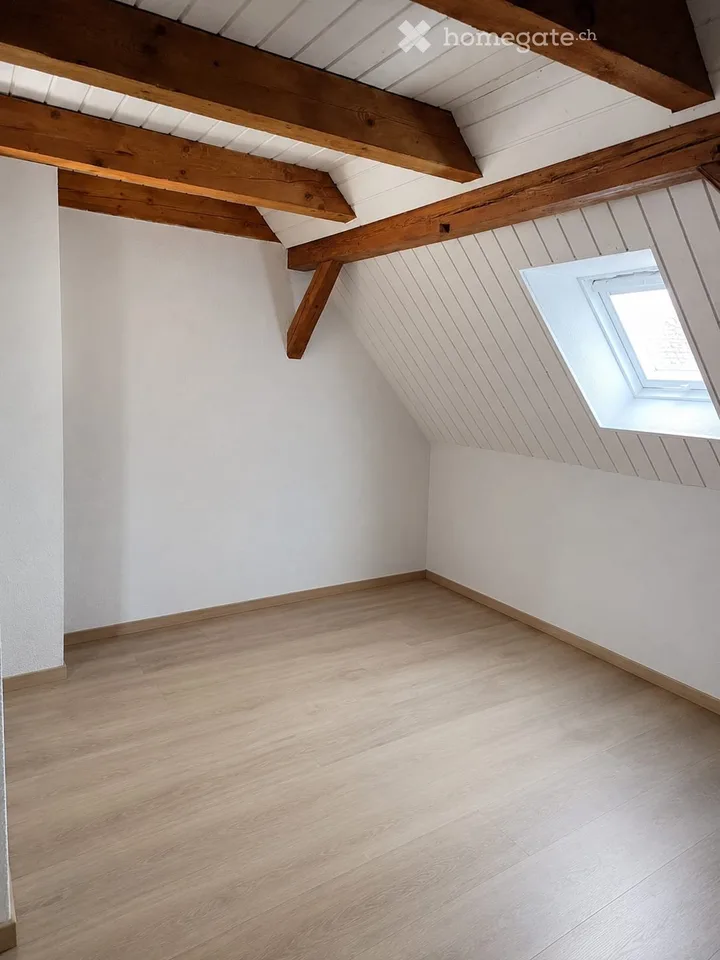 Charmante 4-Zimmer-Wohnung in Lanzenneunforn – Wohnen mit Charakter
