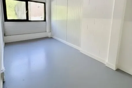 Büro individuell möbliert - Hell und ruhig – Foto 2 von 11