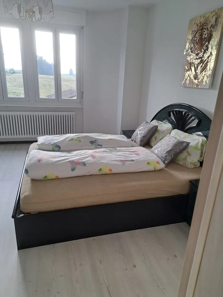 A vendre:  Maison avec magasin et deux appartements