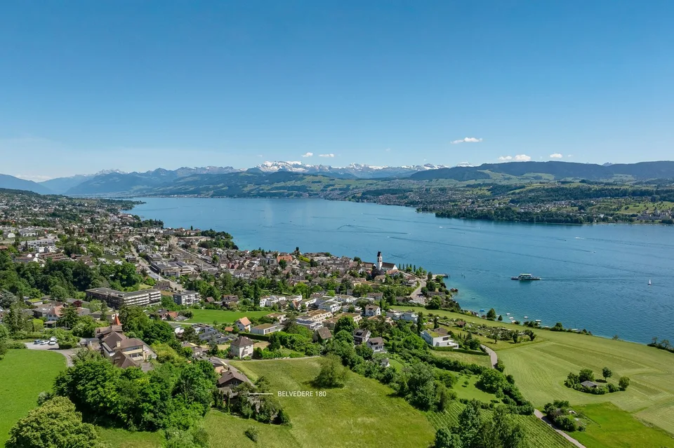 PANORAMAGRUNDSTÜCK AM ZÜRICHSEE