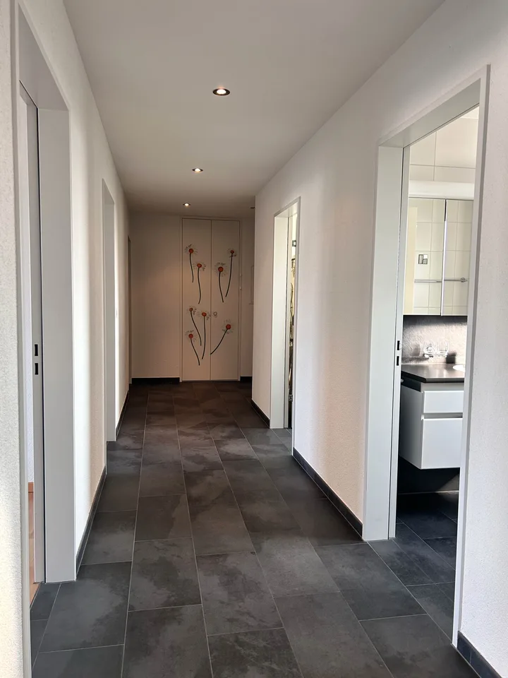 Sunny 4.5-room attic apartment with parking space