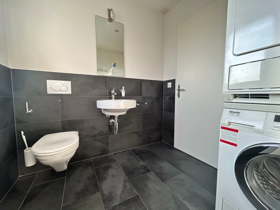 Sunny 4.5-room attic apartment with parking space