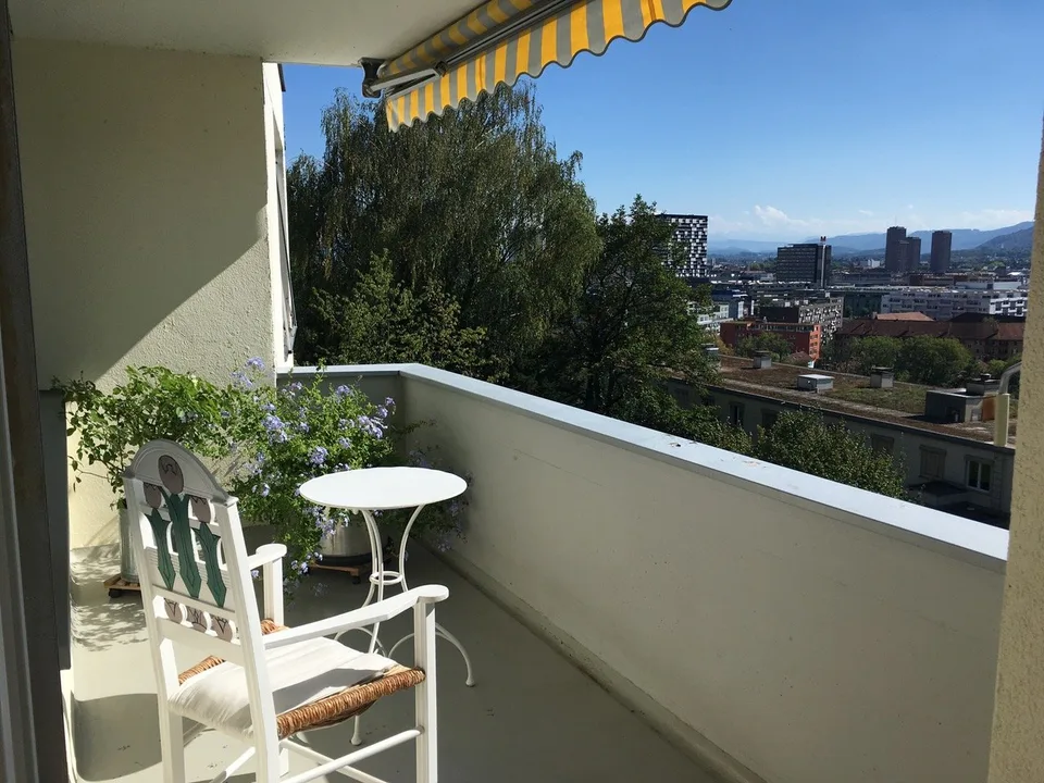 Location jusqu'au 30.06.2027 – appartement charmant de 2,5 pièces avec vue panoramique sur Zurich
