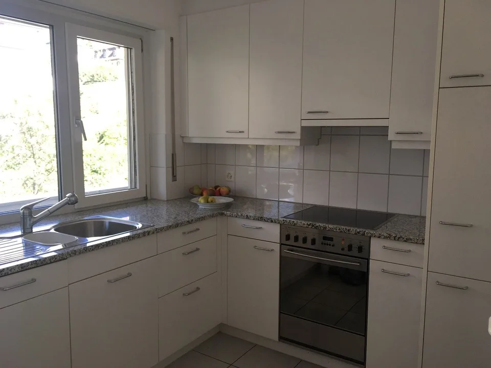 Location jusqu'au 30.06.2027 – appartement charmant de 2,5 pièces avec vue panoramique sur Zurich