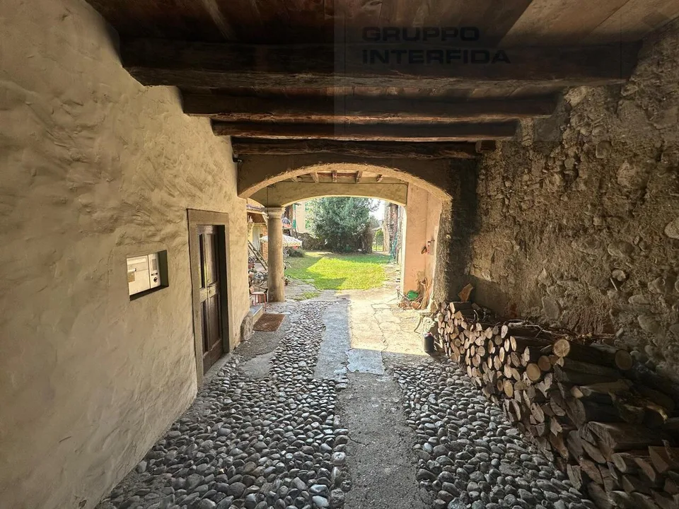 Maison de noyau fascinante avec 5,5 pièces rénovée