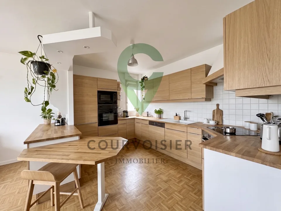 Appartement à rafraîchir avec vue dégagée et piscine de résidence