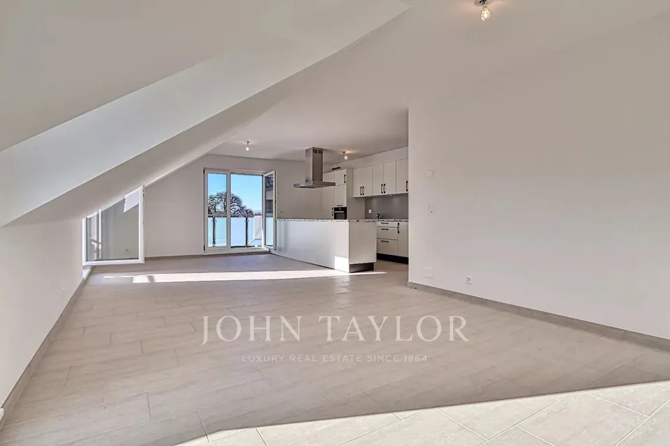 Appartement attique en duplex de 5.5 pièces