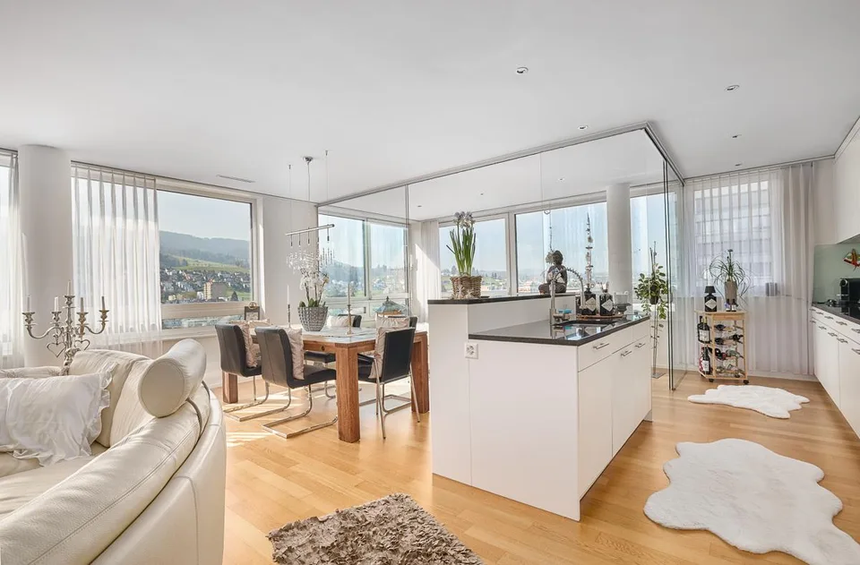 3.5-Zi. Wohnung mit Loggia und beeindruckender Weitsicht