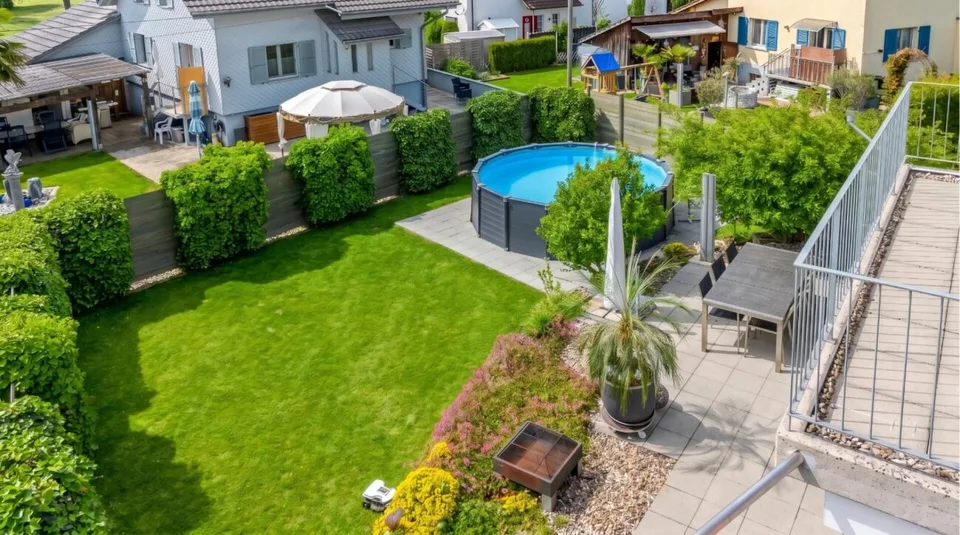 Maison unifamiliale avec beaucoup d'espace et jardin extensif