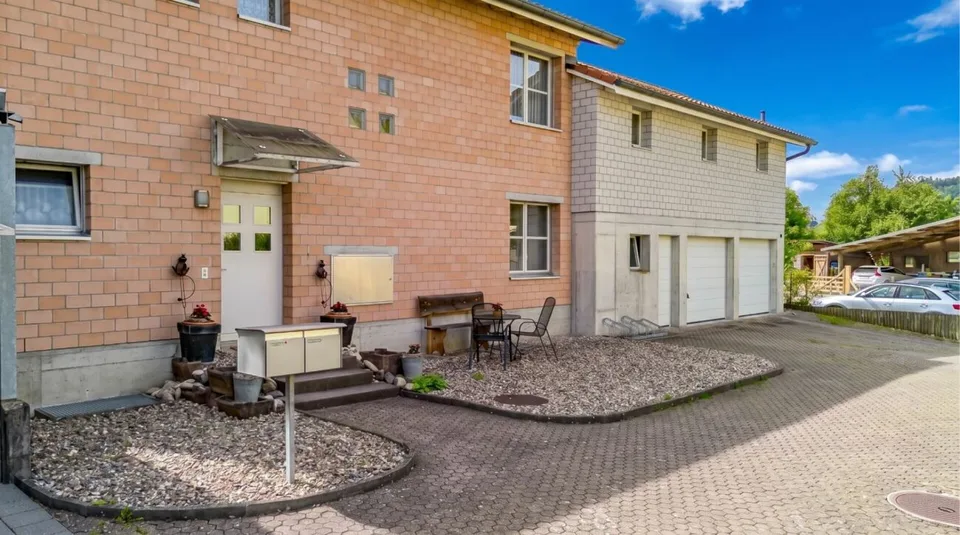 Maison unifamiliale avec beaucoup d'espace et jardin extensif