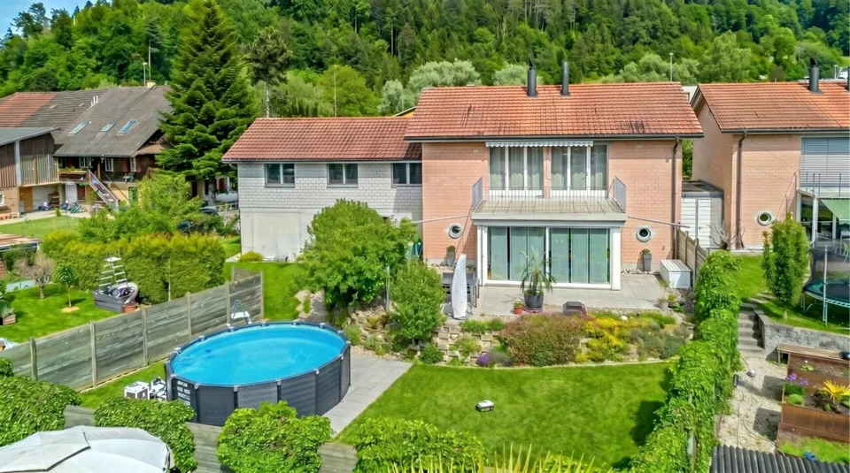 Maison unifamiliale avec beaucoup d'espace et jardin extensif