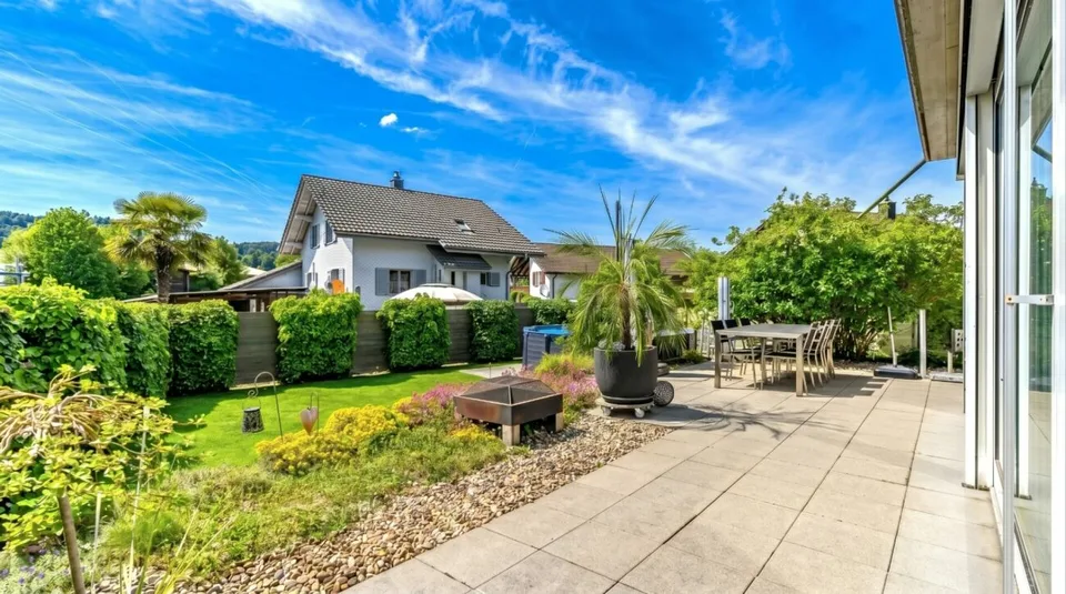 Maison unifamiliale avec beaucoup d'espace et jardin extensif