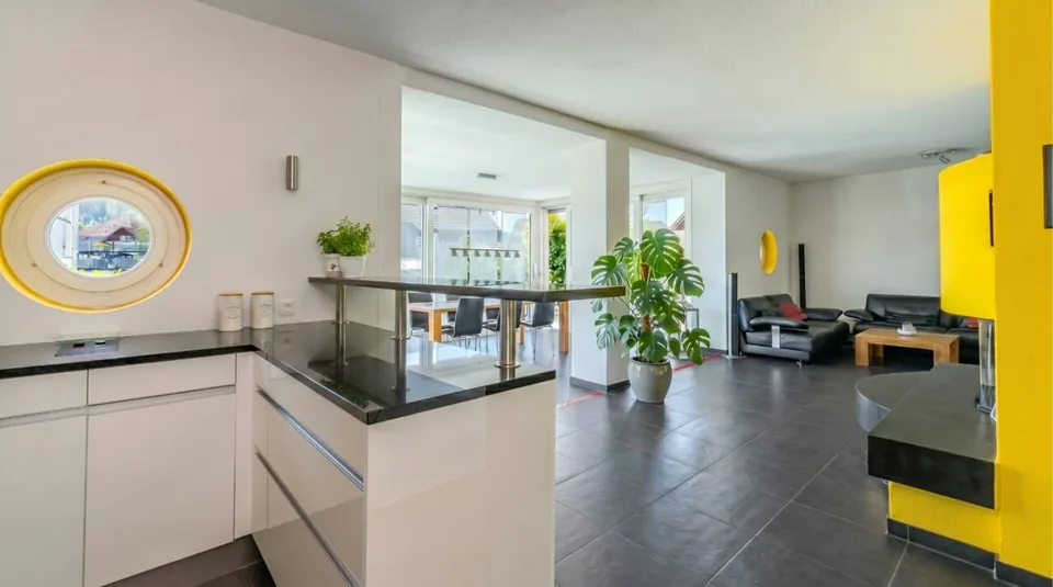 Maison unifamiliale avec beaucoup d'espace et jardin extensif