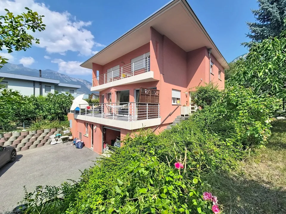 Unique villa in the heart of Sierre, close to Lake Géronde!