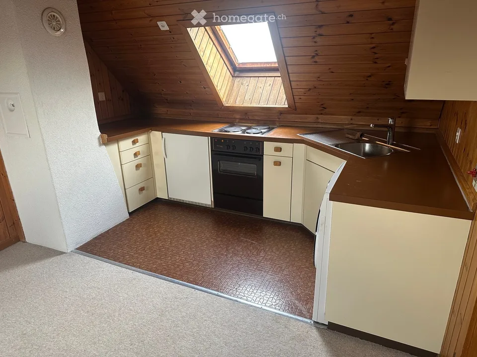 1,5 Zimmer Altbauwohnung DG in Koppigen BE