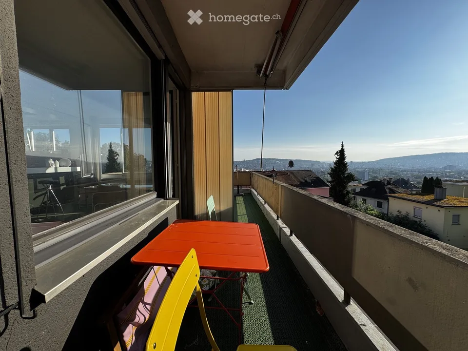 Incantevole appartamento di 2.5 locali con vista sulla città a Zürich-Albisrieden