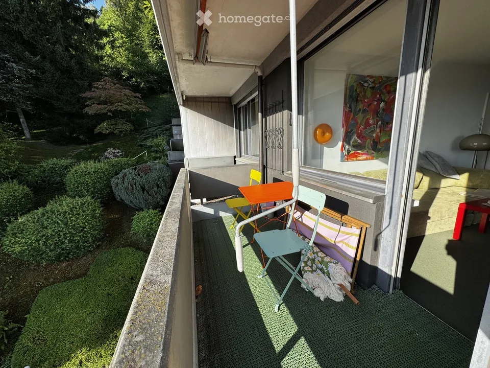 Incantevole appartamento di 2.5 locali con vista sulla città a Zürich-Albisrieden