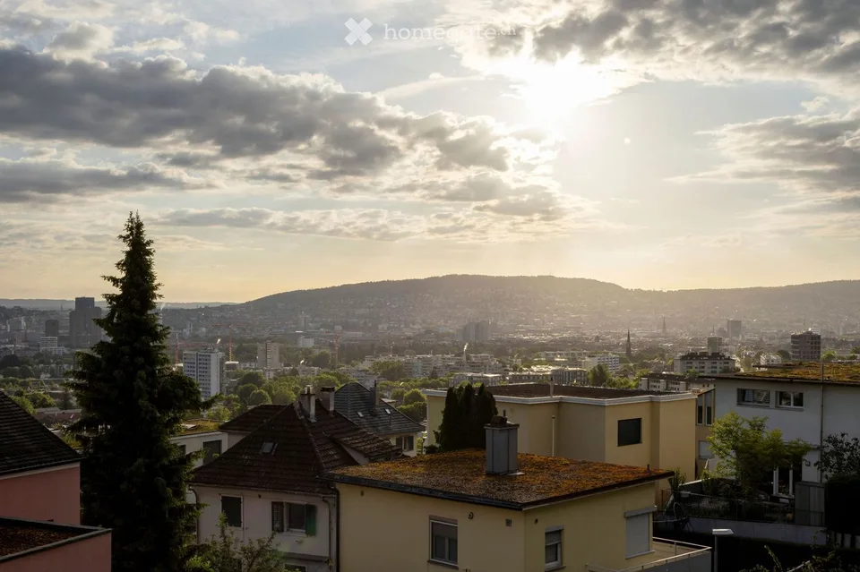 Incantevole appartamento di 2.5 locali con vista sulla città a Zürich-Albisrieden