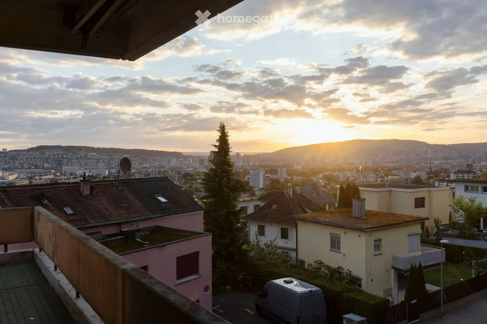 Incantevole appartamento di 2.5 locali con vista sulla città a Zürich-Albisrieden