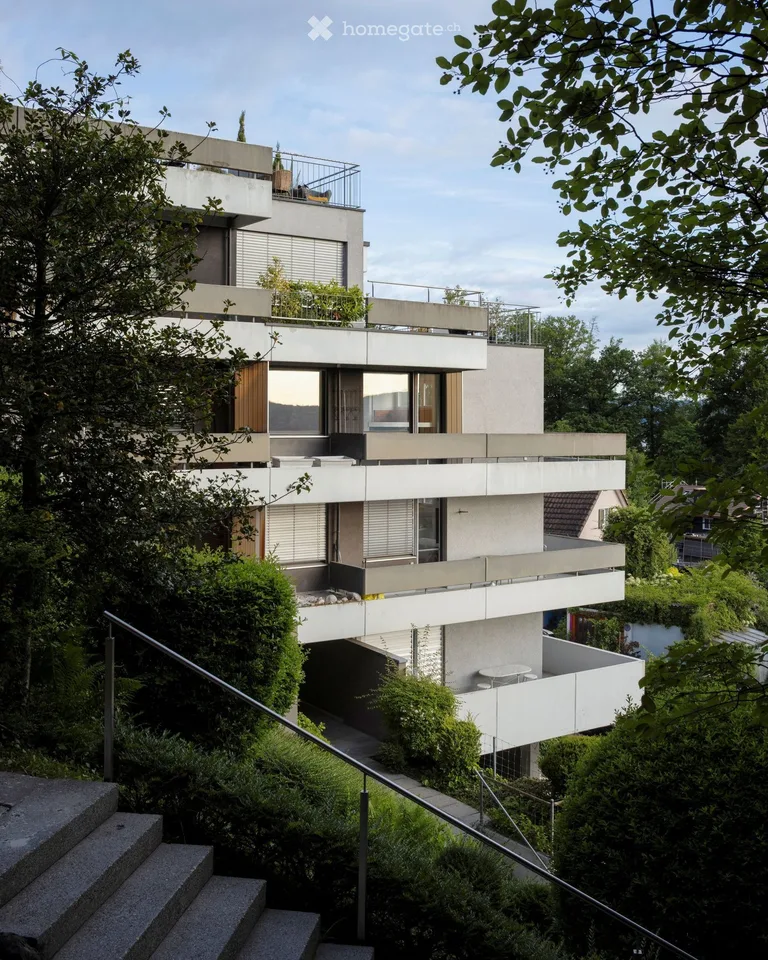 Incantevole appartamento di 2.5 locali con vista sulla città a Zürich-Albisrieden