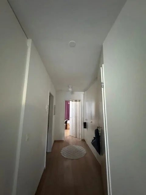 In the heart of the old town, near the train station, sunny 2.5 room apartment