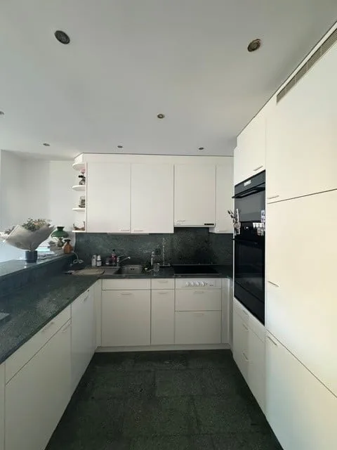 In the heart of the old town, near the train station, sunny 2.5 room apartment
