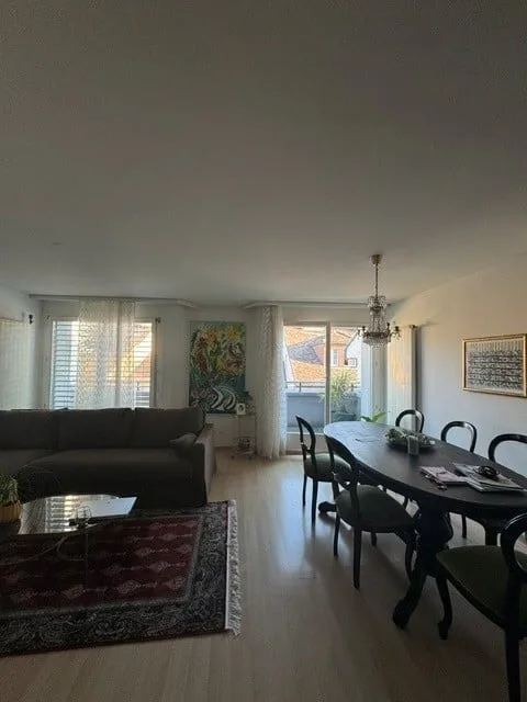 In the heart of the old town, near the train station, sunny 2.5 room apartment